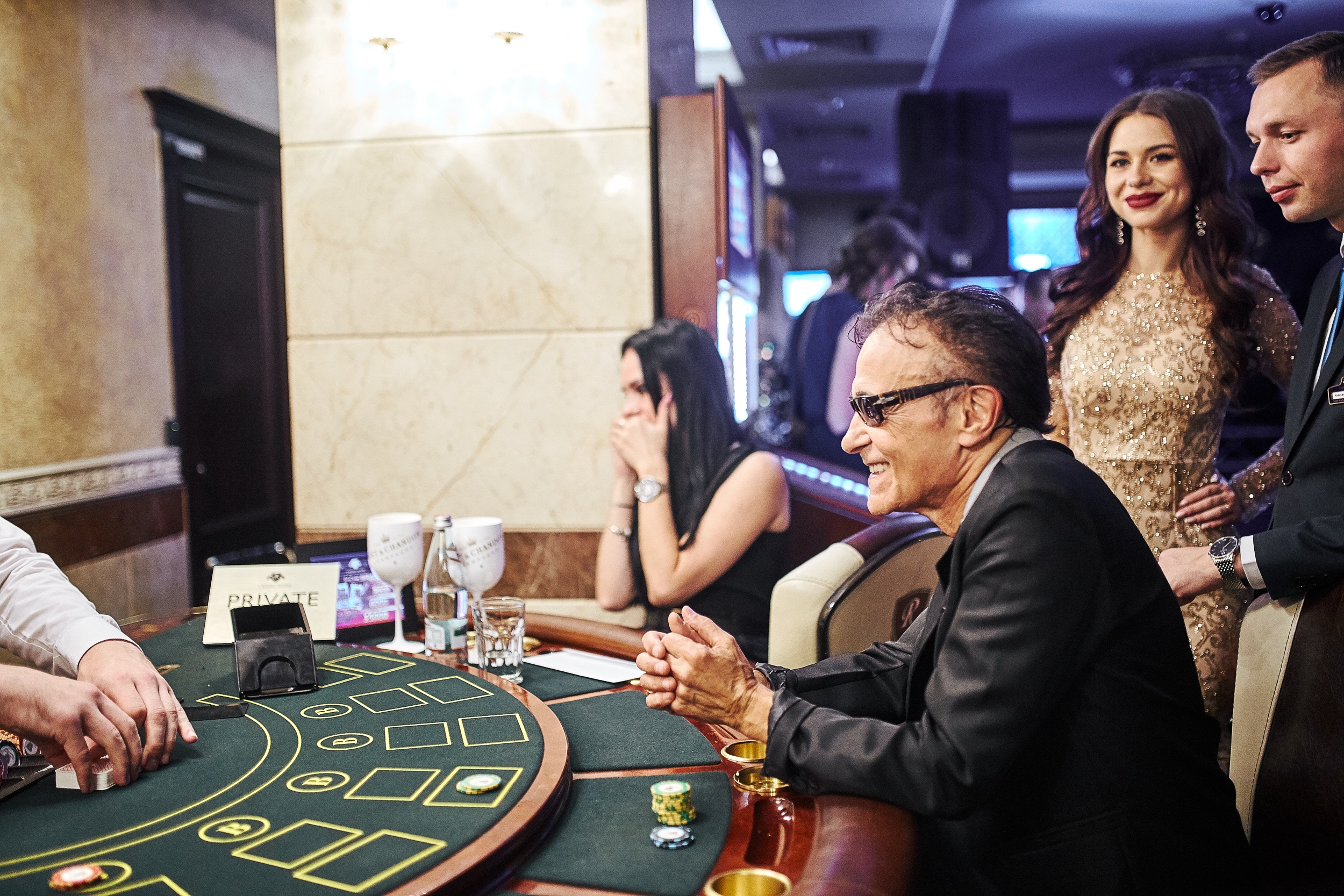 F.R. David за игрой в казино Royal